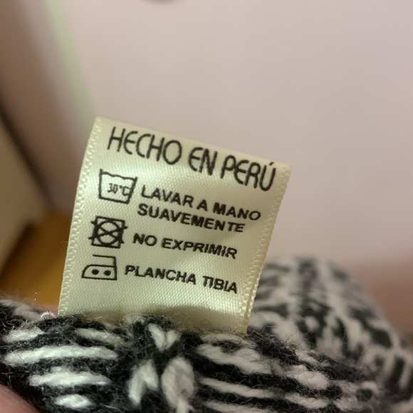 Alpaca cape vest - Picture 6 of 9